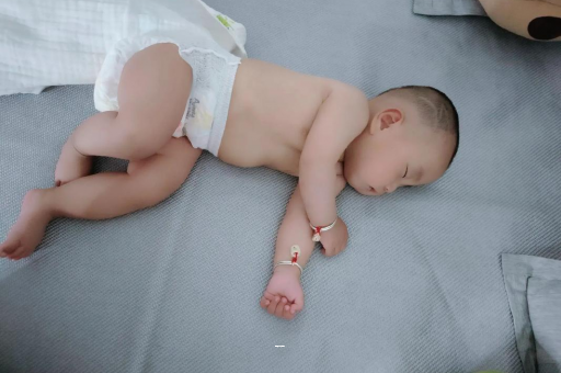 长宁宝宝突然很多眼屎